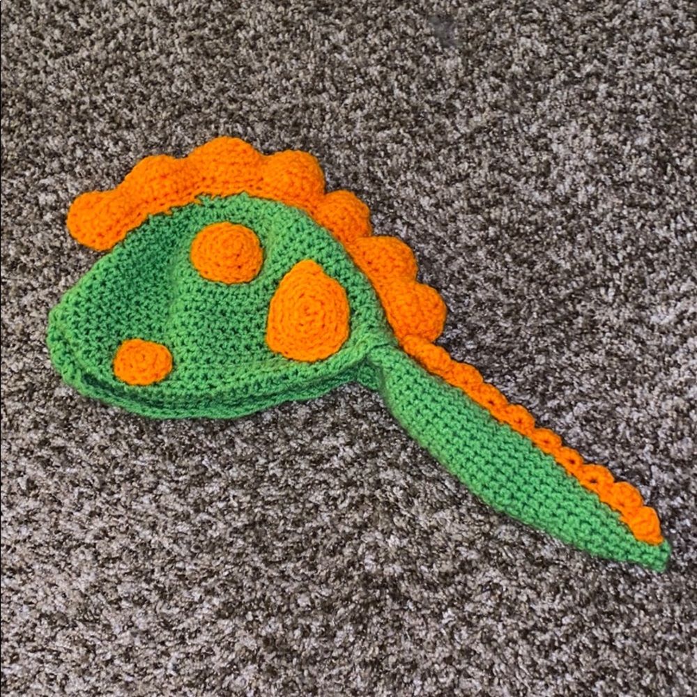 Kids hand knit dinosaur hat/beanie